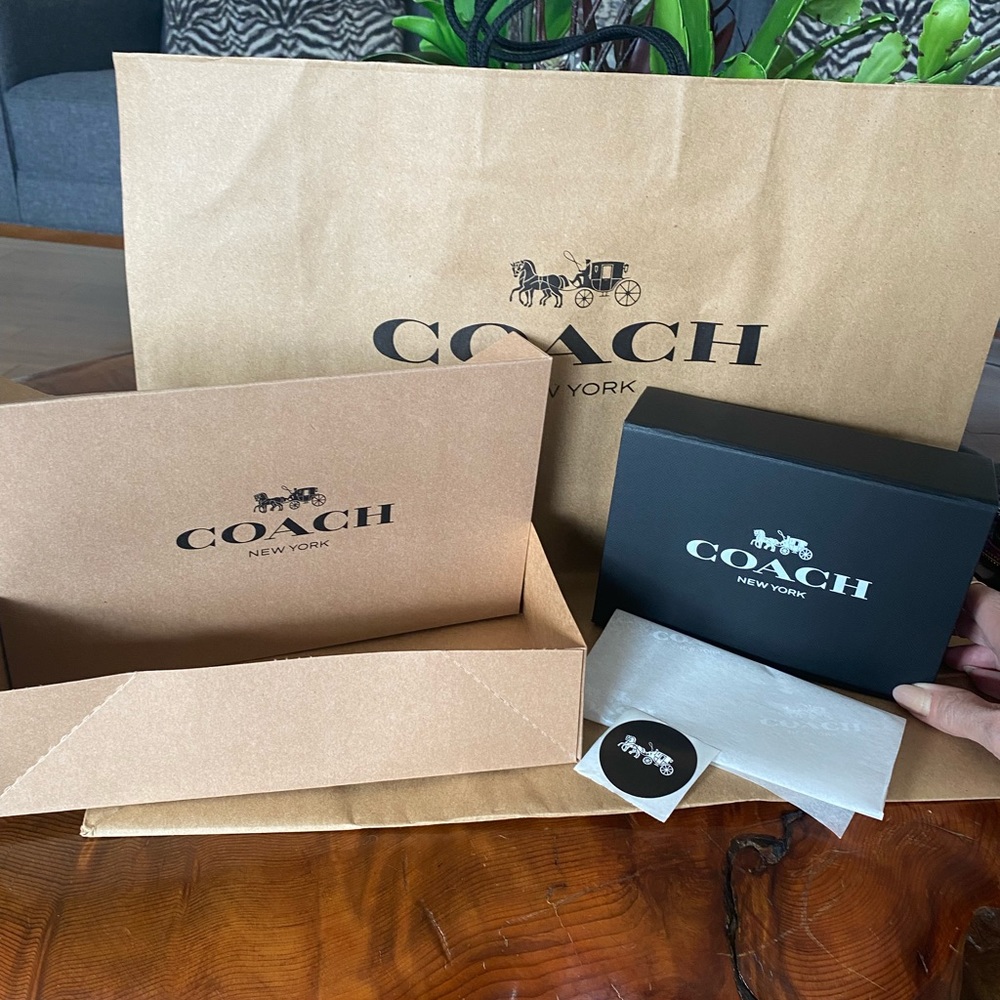 NWT- Authentic Coach Floral Canvas Wristlet - Picture 7 of 7